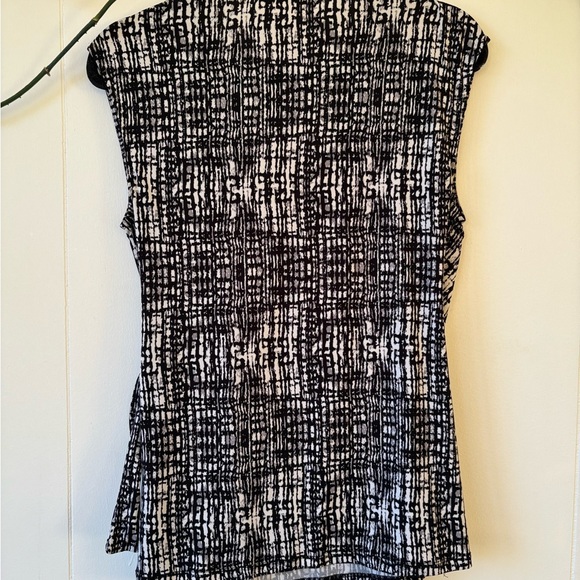 Ricki's Black and White Cap Sleeve Wrap Blouse with Tie Front Medium - Picture 4 of 4